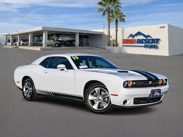 2019 Dodge Challenger SXT Auto's photo