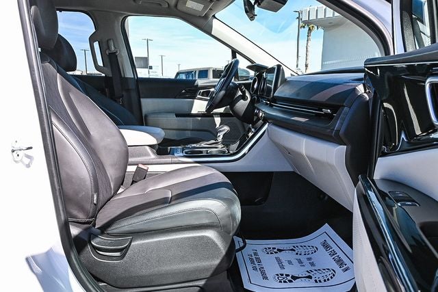 2023 Kia Carnival EX