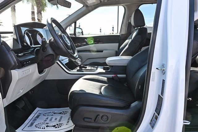 2023 Kia Carnival EX